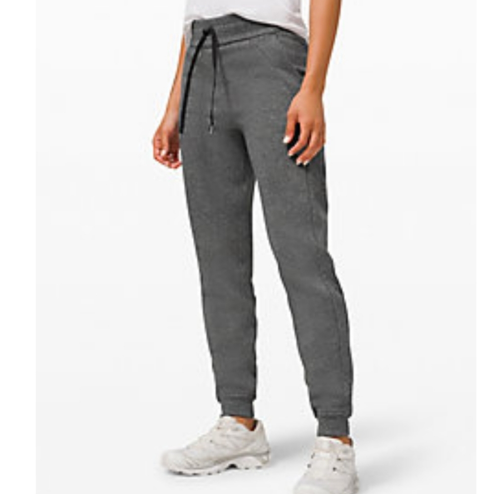 Lululemon Scuba High-Rise Jogger
Fleece